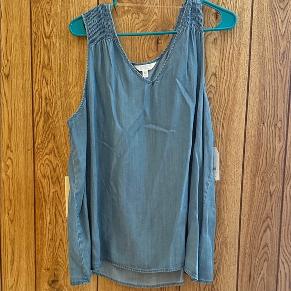 Time and Tru Tops - Time and Tru Blue Sleeveless V-Neck Tank Top with Smocked Straps